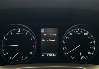 Подержанный автомобиль Toyota RAV4 2017 года (12 фото)