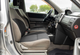 Подержанный автомобиль Nissan X-Trail 2005 года (20 фото)