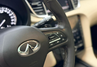 Подержанный автомобиль Infiniti QX50 2021 года (17 фото)