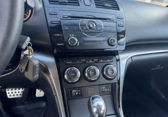 Подержанный автомобиль Mazda 6 Sedan 2010 года (12 фото)