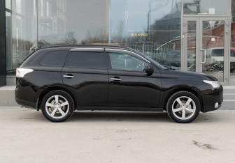 Подержанный автомобиль Mitsubishi Outlander 2012 года (4 фото)