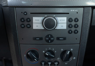 Подержанный автомобиль Opel Meriva 2008 года (16 фото)