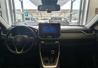 Подержанный автомобиль Toyota RAV4 2020 года (8 фото)