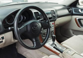 Подержанный автомобиль Subaru Legacy Wagon 2005 года (11 фото)