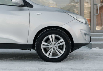 Подержанный автомобиль Hyundai Tucson 2010 года (9 фото)