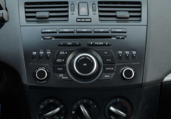 Подержанный автомобиль Mazda 3 Sedan 2013 года (14 фото)