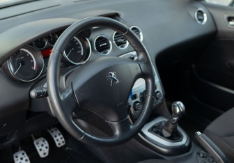 Подержанный автомобиль Peugeot 408 2012 года (11 фото)