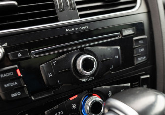 Подержанный автомобиль Audi A4 Sedan 2012 года (17 фото)