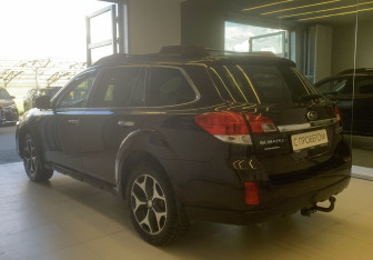 Подержанный автомобиль Subaru Outback Wagon 2014 года (6 фото)