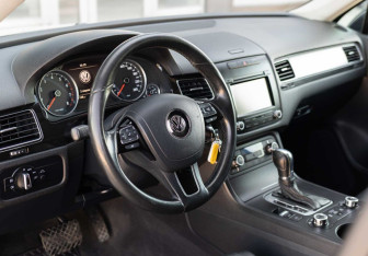 Подержанный автомобиль Volkswagen Touareg 2012 года (11 фото)