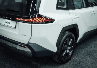 Новый Toyota RAV4 2025 (13 фото)