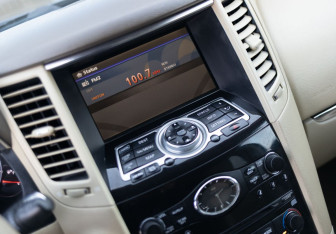 Подержанный автомобиль Infiniti FX 2008 года (15 фото)