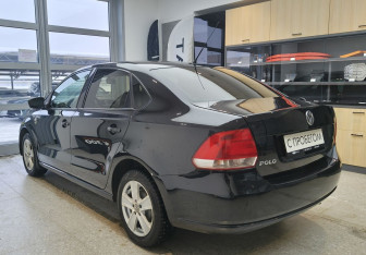 Подержанный автомобиль Volkswagen Polo Sedan 2012 года (7 фото)