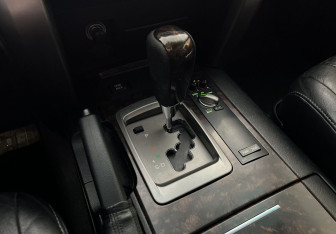 Подержанный автомобиль Toyota Land Cruiser Suv 2011 года (7 фото)
