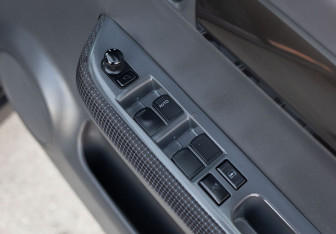 Подержанный автомобиль Suzuki Swift Hatchback 2005 года (16 фото)