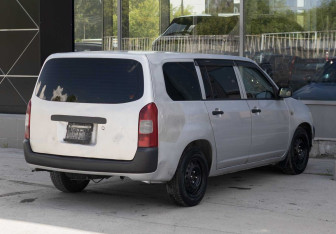 Подержанный автомобиль Toyota Probox 2009 года (5 фото)