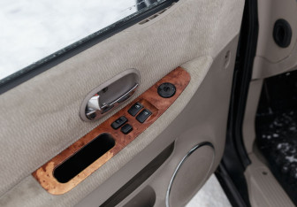 Подержанный автомобиль Kia Carnival 2004 года (15 фото)