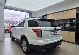 Подержанный автомобиль Ford Explorer 2013 года (6 фото)