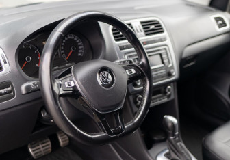 Подержанный автомобиль Volkswagen Polo Sedan 2017 года (11 фото)