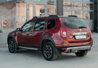 Подержанный автомобиль Renault Duster 2014 года (7 фото)