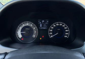Подержанный автомобиль Hyundai Solaris Sedan 2011 года (12 фото)