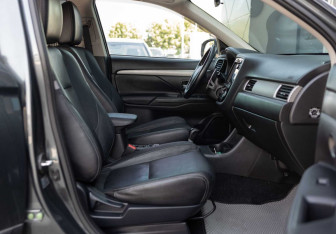 Подержанный автомобиль Mitsubishi Outlander 2014 года (20 фото)