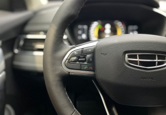 Подержанный автомобиль Geely Atlas Pro 2022 года (16 фото)