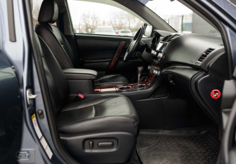 Подержанный автомобиль Toyota Highlander 2011 года (22 фото)