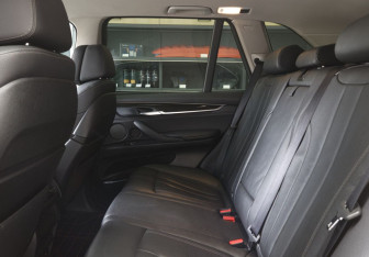 Подержанный автомобиль BMW X5 2017 года (15 фото)