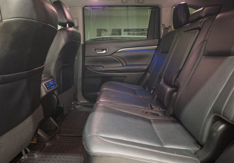 Подержанный автомобиль Toyota Highlander 2019 года (13 фото)