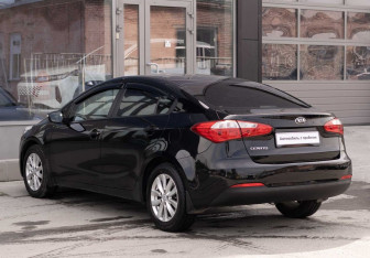 Подержанный автомобиль Kia Cerato Sedan 2013 года (7 фото)