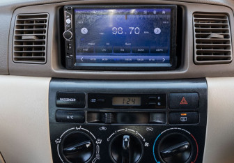 Подержанный автомобиль Toyota Corolla Sedan 2002 года (13 фото)