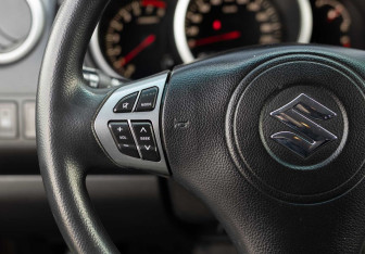 Подержанный автомобиль Suzuki Grand Vitara 2010 года (12 фото)