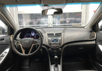 Подержанный автомобиль Hyundai Solaris Sedan 2015 года (12 фото)
