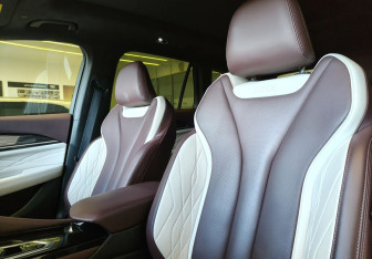 Подержанный автомобиль Geely Monjaro 2023 года (13 фото)