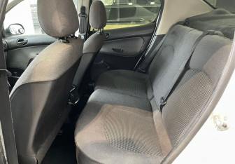 Подержанный автомобиль Peugeot 206 Hatchback 2008 года (9 фото)