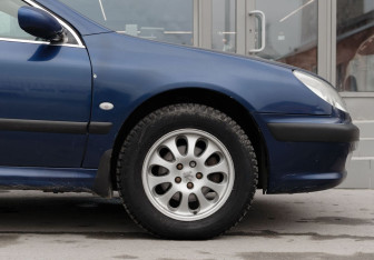 Подержанный автомобиль Peugeot 607 2004 года (9 фото)