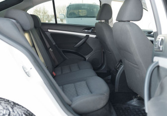 Подержанный автомобиль Skoda Octavia Liftback 2011 года (18 фото)