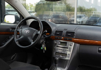 Подержанный автомобиль Toyota Avensis Sedan 2007 года (10 фото)