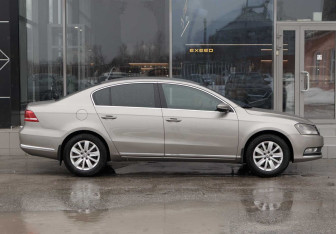 Подержанный автомобиль Volkswagen Passat Sedan 2012 года (4 фото)