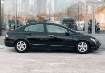Подержанный автомобиль Honda Civic Sedan 2009 года (4 фото)
