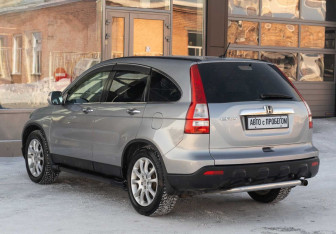 Подержанный автомобиль Honda CR-V 2007 года (7 фото)