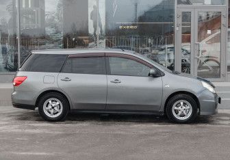 Подержанный автомобиль Nissan Wingroad 2005 года (4 фото)