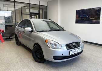Подержанный автомобиль Hyundai Verna Sedan 2008 года (3 фото)