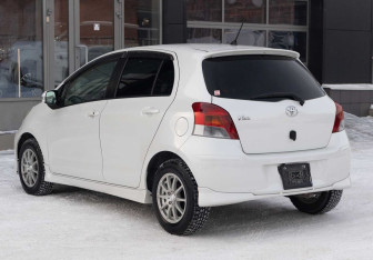 Подержанный автомобиль Toyota Vitz 2009 года (7 фото)