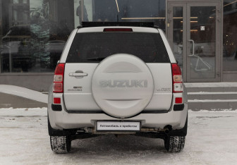 Подержанный автомобиль Suzuki Grand Vitara 2006 года (6 фото)