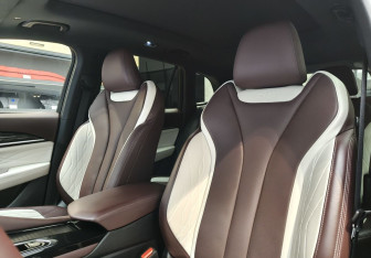 Подержанный автомобиль Geely Monjaro 2023 года (14 фото)