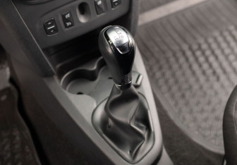 Подержанный автомобиль Renault Sandero 2017 года (15 фото)