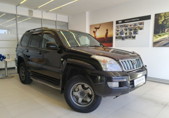 Подержанный автомобиль Toyota Land Cruiser Prado 2005 года (3 фото)