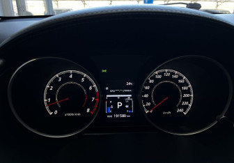 Подержанный автомобиль Mitsubishi Outlander 2012 года (11 фото)